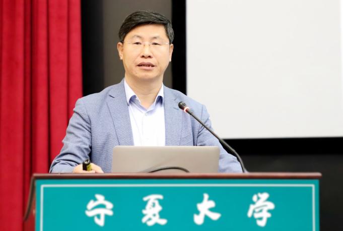 北京石墨烯研究院院长刘忠范到宁夏大学做讲座