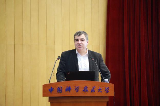 诺贝尔物理学奖得主Konstantin Novoselov访问中科大并做客“合肥大师论坛”