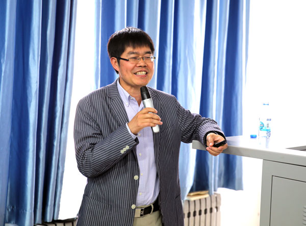 中科院金属所成会明院士来郑州轻工业学院进行学术交流