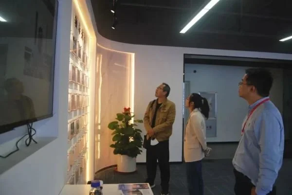 福建巨电新能源股份有限公司总经理姚晓宁一行来访厦门福华技术有限公司参观考察