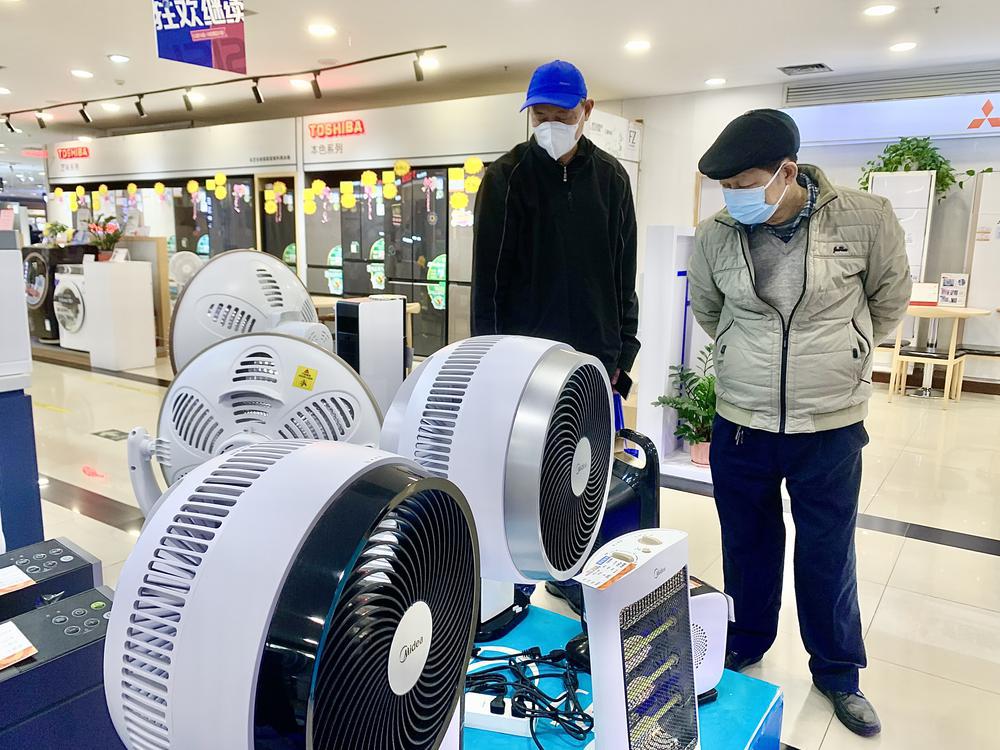 “取暖神器”暖风机走俏市场！专家：市民使用要小心