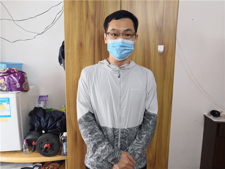 一场实验室爆炸事故 24岁硕士的人生彻底转向