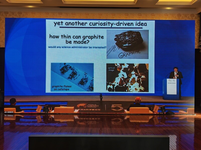 石墨烯之父在上海：如果问了这些问题，我们说不定还坐在树上，等香蕉剥皮技术