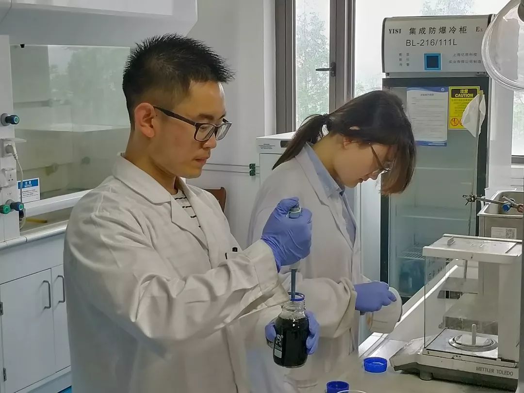 助力5G通讯与电池发展！复旦卢红斌团队制备出高质量石墨烯散热膜