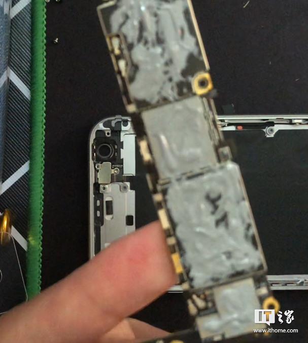 【首发】 iPhone 6S 改装石墨烯散热，榨干苹果A9全部性能