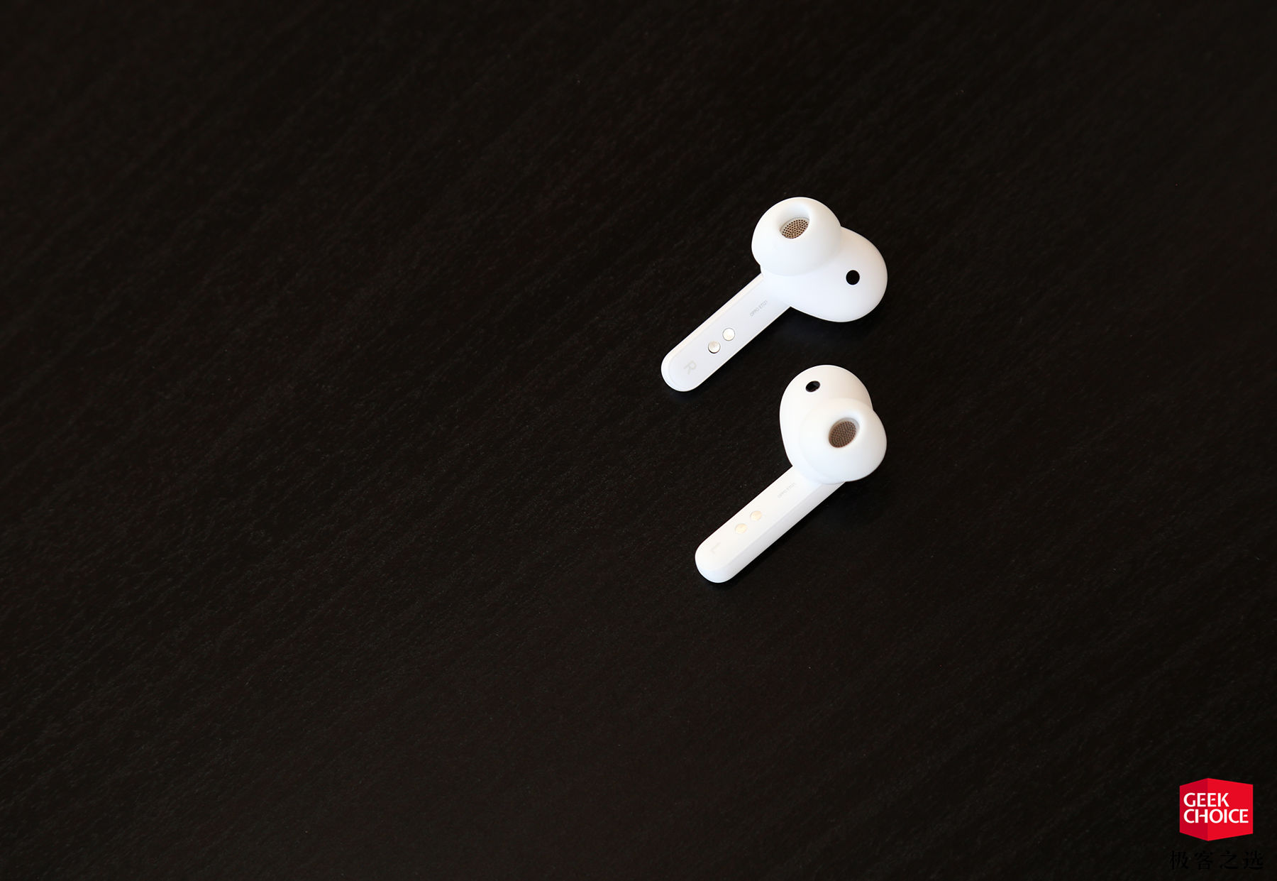 OPPO Enco W51 体验：同级别少有的主动降噪能力+无线充电，499 元能买到