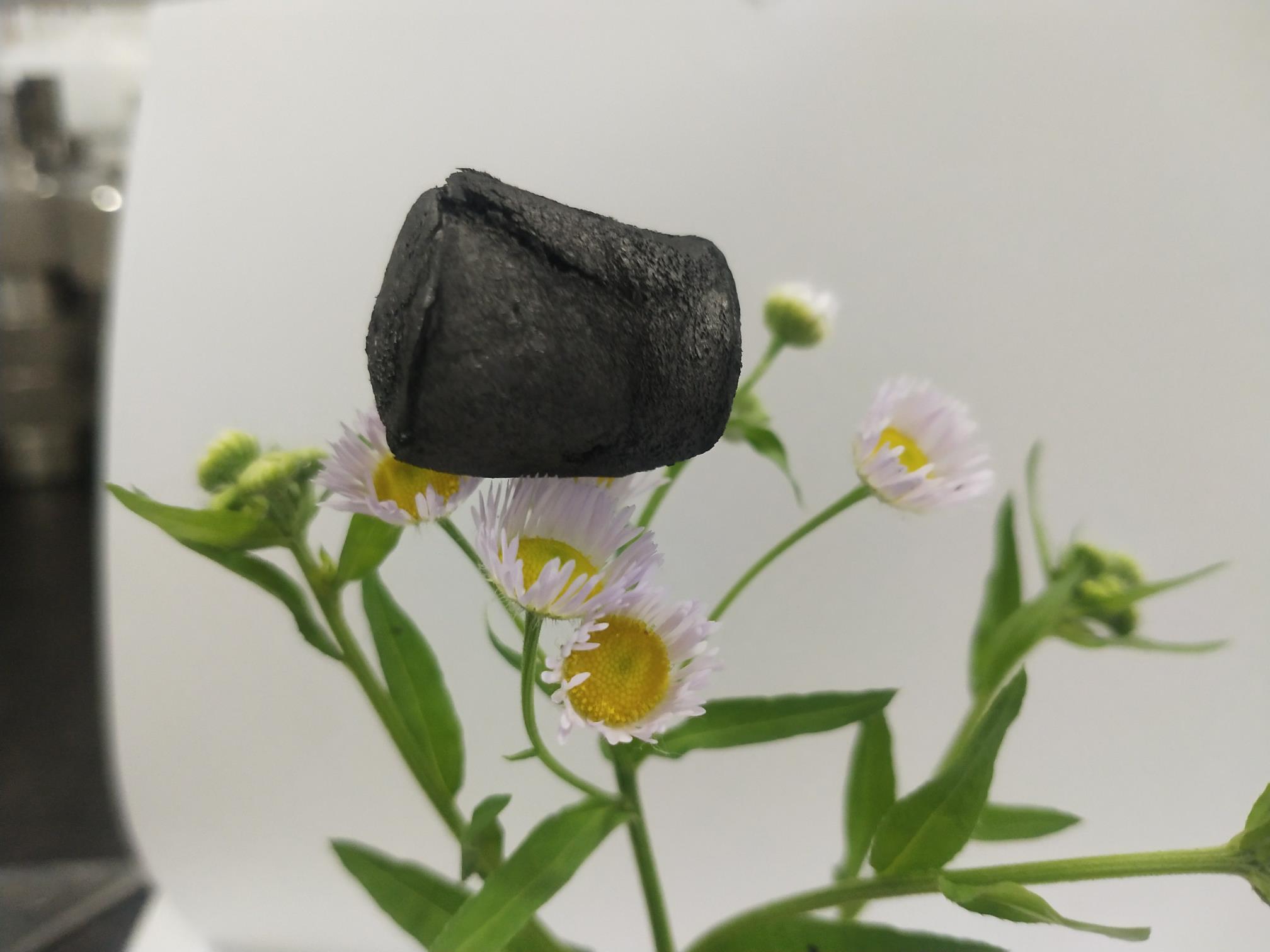 复合气凝胶：电磁波捕捉能手