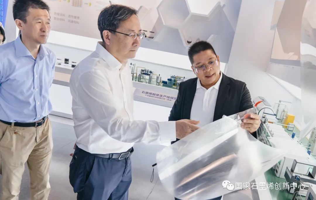 杭州市科技局党组成员、副局长楼立群一行调研国家石墨烯创新中心