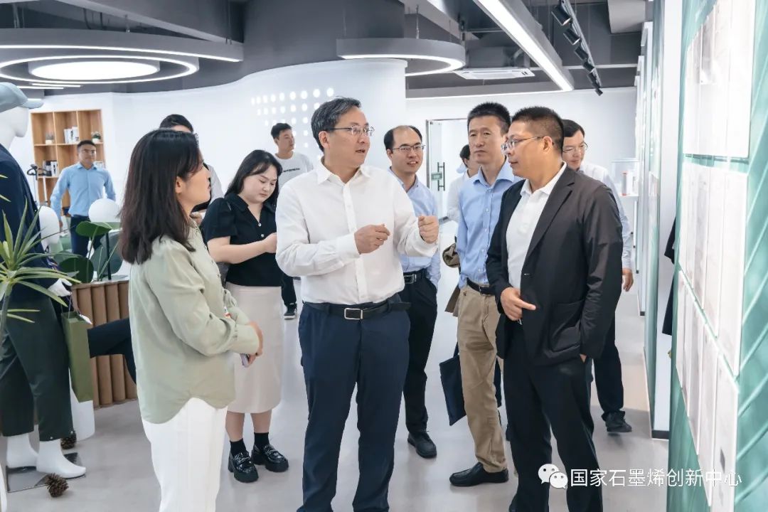 杭州市科技局党组成员、副局长楼立群一行调研国家石墨烯创新中心