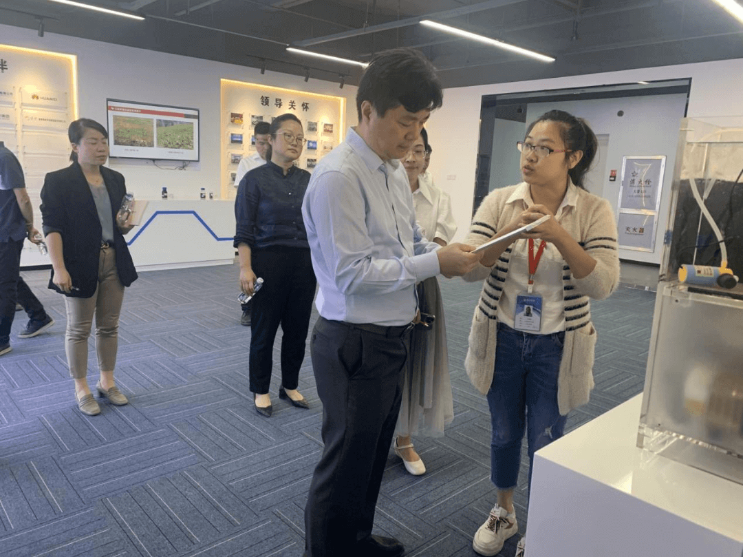 创业中心董事长黄永鸿视察火炬石墨烯新材料产业园并走访调研企业