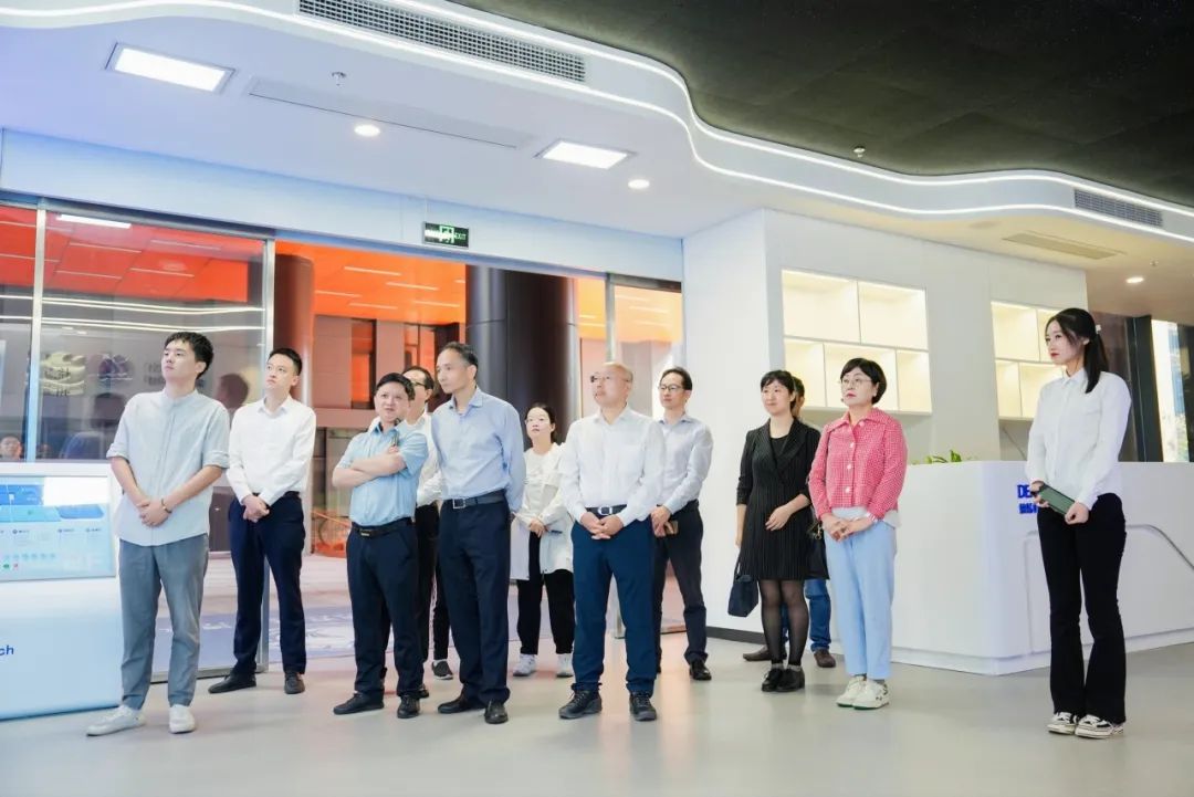 国际科技传播学会主席赵淑京教授一行赴杭州国际石墨烯博览馆调研访问