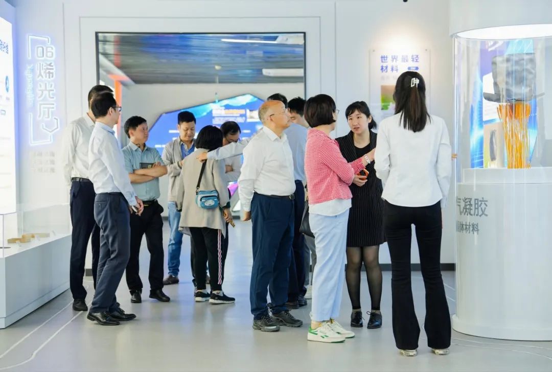 国际科技传播学会主席赵淑京教授一行赴杭州国际石墨烯博览馆调研访问