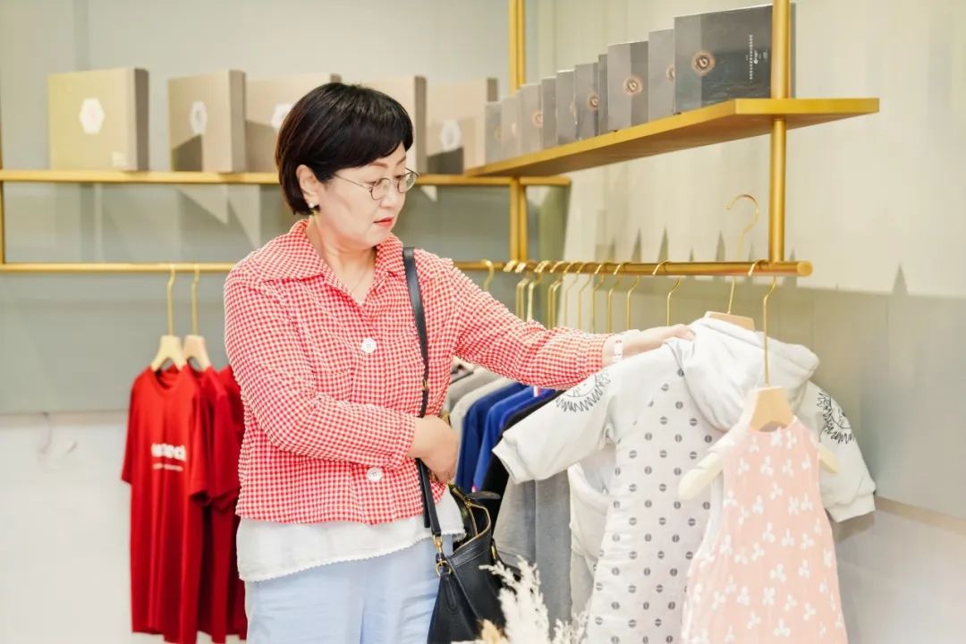 国际科技传播学会主席赵淑京教授一行赴杭州国际石墨烯博览馆调研访问