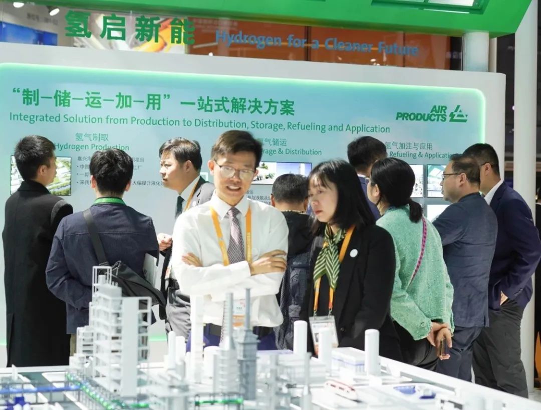 “石头”、矿泉水瓶做成的衣服，穿起来什么感觉？