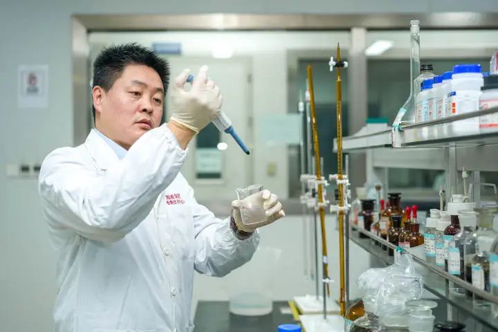 创新人物 | 刘孝伟：从高中生到“电池狂魔”