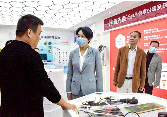 鄂州市委副书记市长陈平莅临暖先森石墨烯考察指导工作