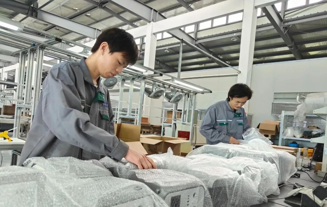 国家石墨烯创新中心热烈举行周年庆“家”年华活动