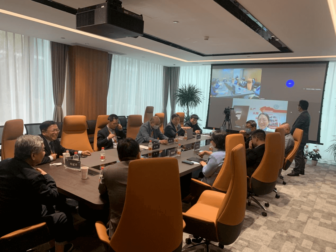 热烈庆祝——二维碳素荣获2022石墨烯行业工匠奖