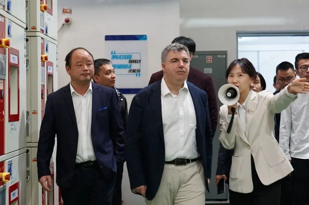 诺贝尔物理学奖获得者康斯坦丁·诺沃肖洛夫教授一行访问宁德新能先锋检测科技有限公司