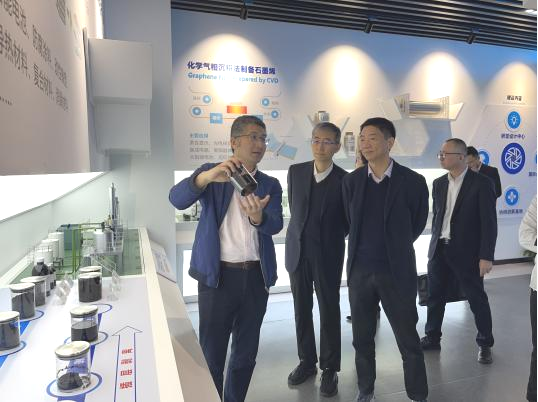 亨通集团陶雄强副总裁一行莅临考察国家石墨烯创新中心