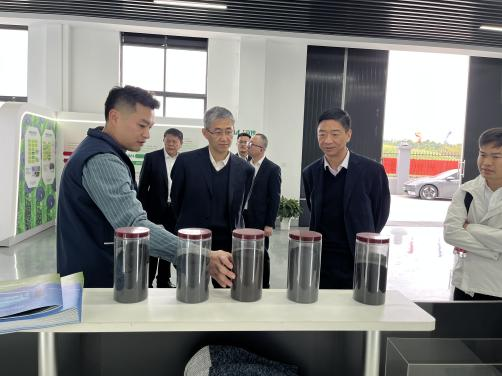 亨通集团陶雄强副总裁一行莅临考察国家石墨烯创新中心