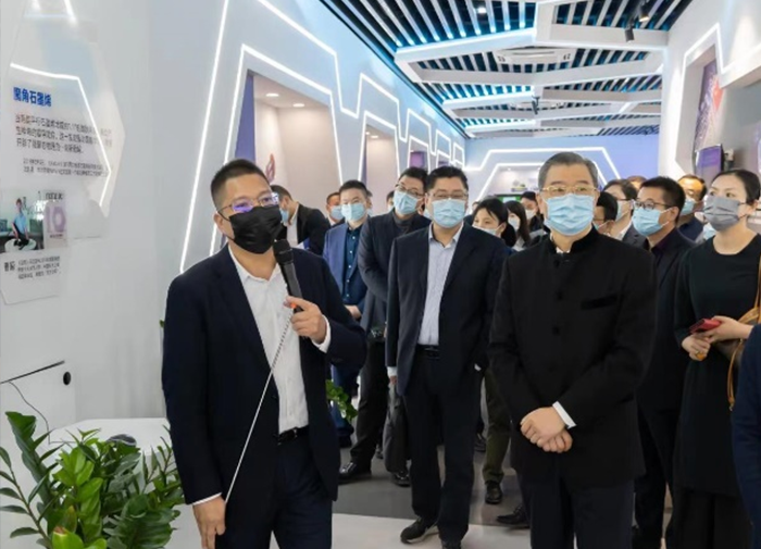 “九三甬创汇·走进镇海”活动在国家石墨烯创新中心举行