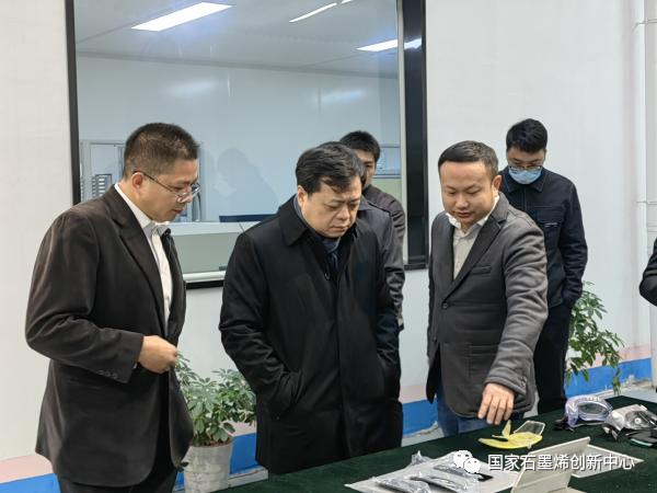 正泰集团南存辉董事长一行莅临国家石墨烯创新中心参观考察