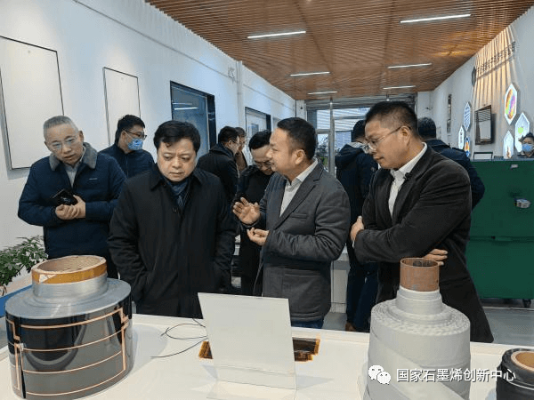正泰集团南存辉董事长一行莅临国家石墨烯创新中心参观考察