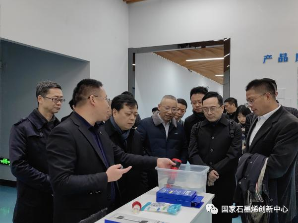 正泰集团南存辉董事长一行莅临国家石墨烯创新中心参观考察