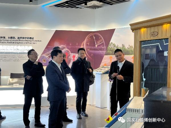 正泰集团南存辉董事长一行莅临国家石墨烯创新中心参观考察