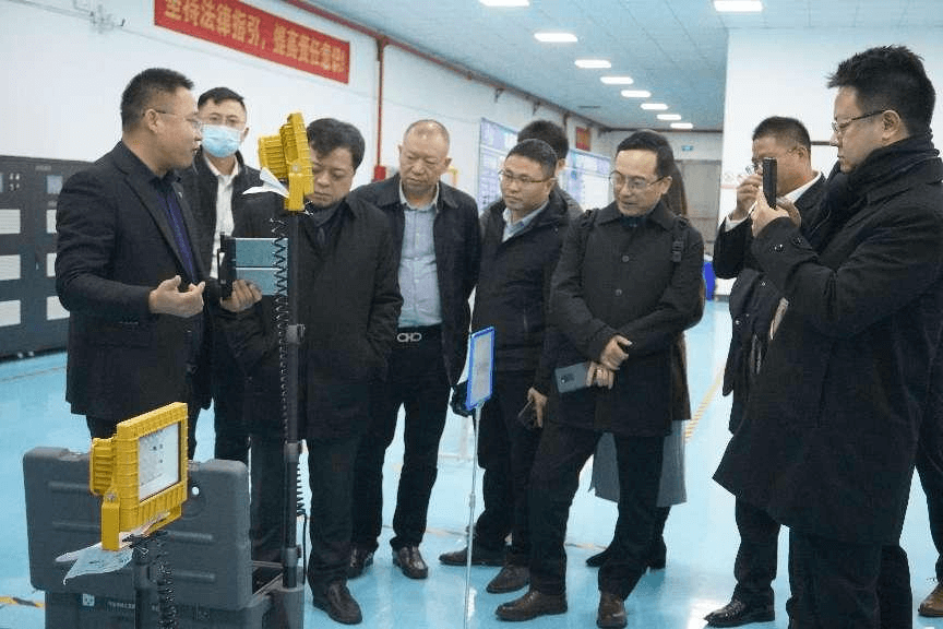 正泰集团董事长南存辉一行莅临开投烯铝参观考察