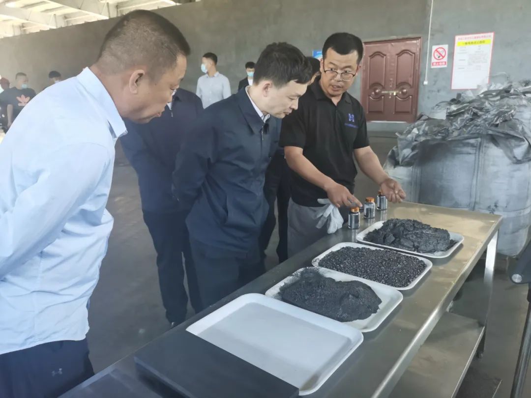 黑龙江省鹤岗市市委常委 副市长陈苏一行莅临华升集团为首批诚信企业授码并参观指导