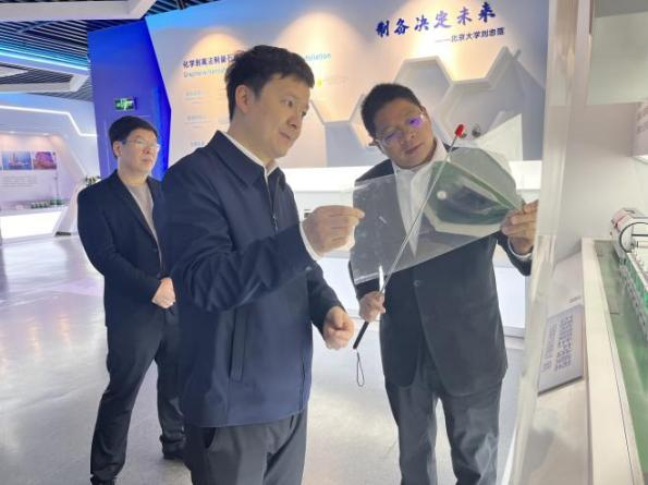 诸暨市委副书记、市长张昆仑一行调研考察国家石墨烯创新中心