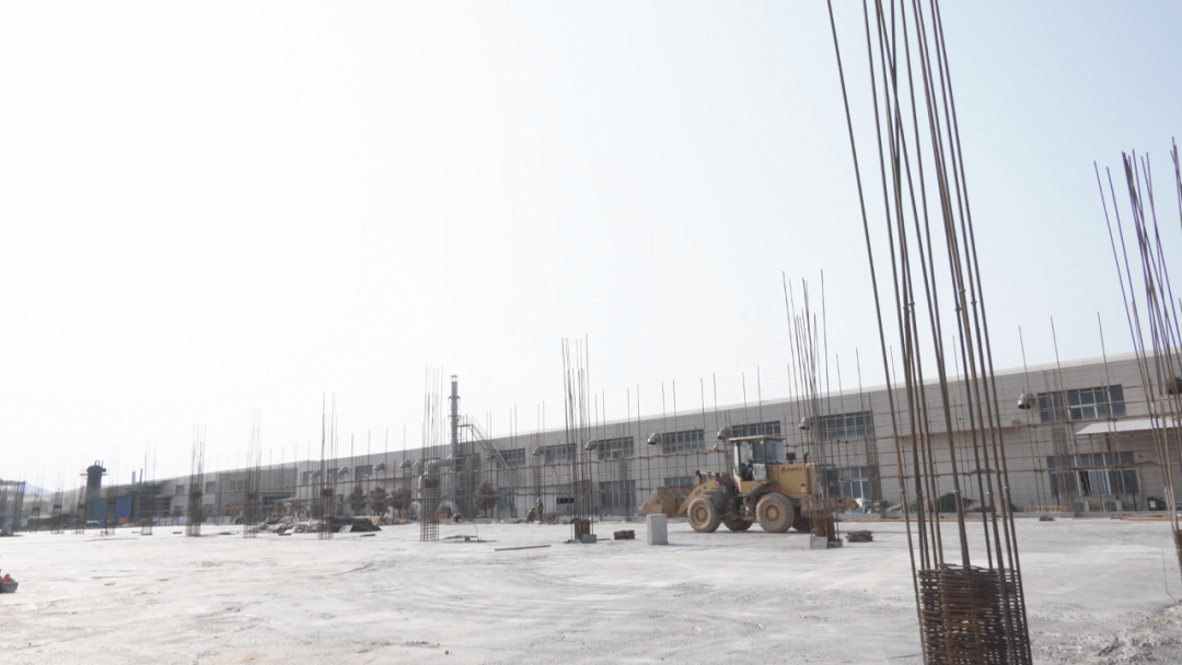 深学争优 敢为争先 实干争效丨市石墨和石墨烯产业园：筑巢引凤 加快孵化中心标准化厂房项目建设