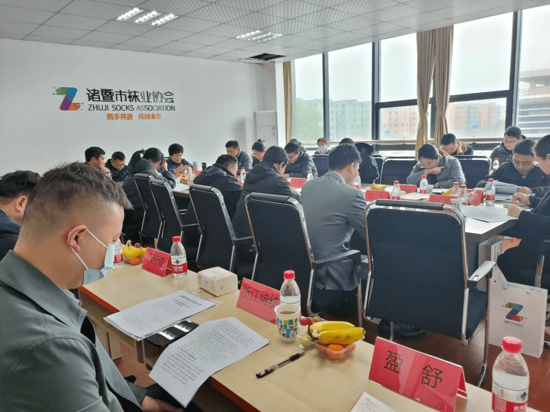 石墨烯产业创新发展︱小袜子，大产业，石墨烯抗菌消臭技术给“足”呵护