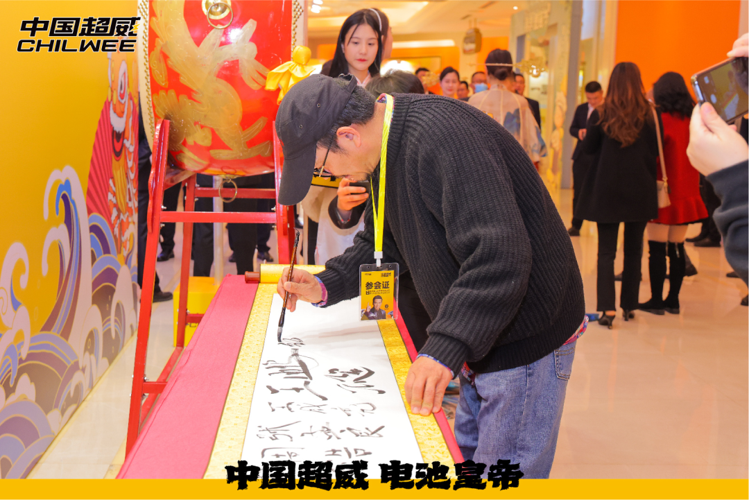 中国超威正式签约石墨烯之父安德烈·海姆，释放超级信号！