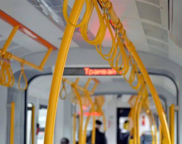 抗病毒复材打造更安全的公交工具