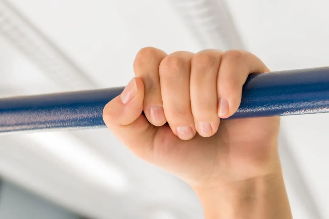 抗病毒复材打造更安全的公交工具