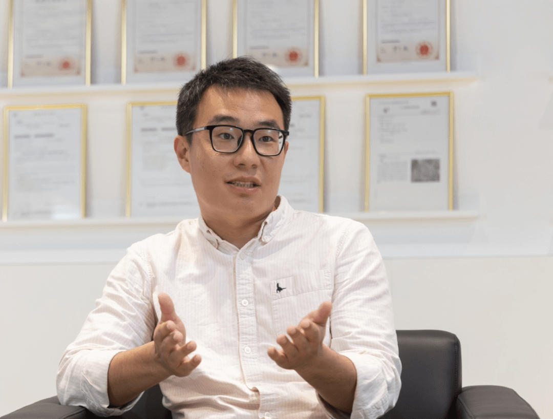 科学家揭示纳米褶皱石墨烯具有强催化活性，为研究碳材料催化带来全新视角