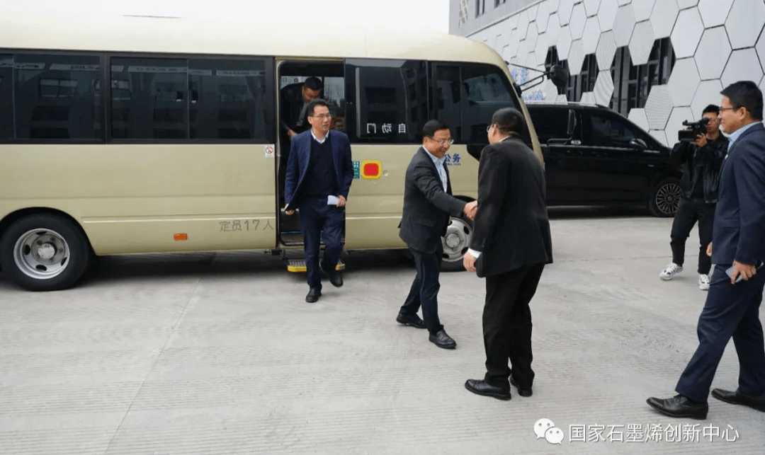 舟山市普陀区委副书记、区长徐炜波调研考察国家石墨烯创新中心