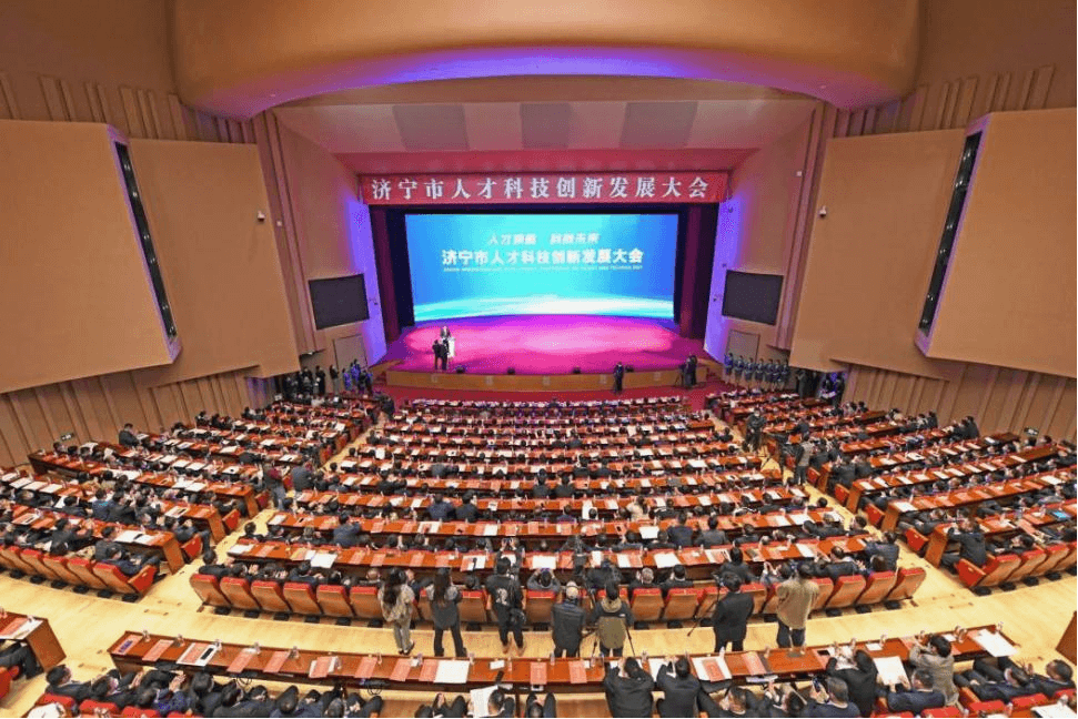 【新闻】鲁泰科研分公司（研发中心）研发团队被市委、市政府命名表彰为“济宁科技创新优秀团队”