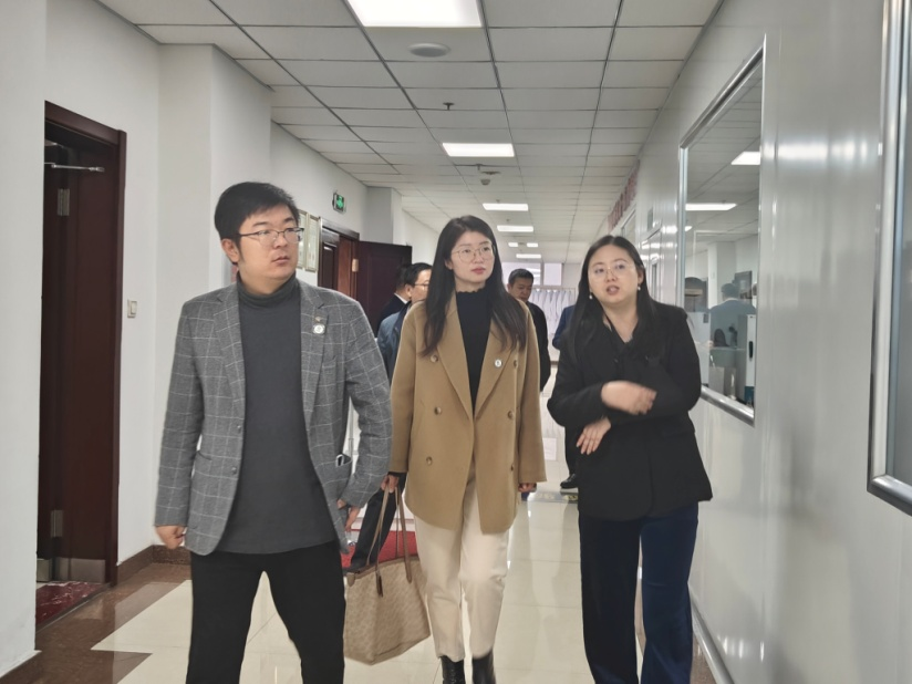 中国石墨烯产业技术创新战略联盟秘书长胡振鹏等人到访国家石墨质检中心（黑龙江）