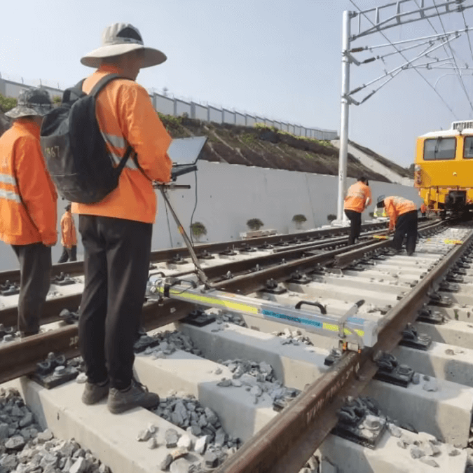 中烯水性石墨烯导热散热防腐涂料成功应用在福厦高铁全线电子设备