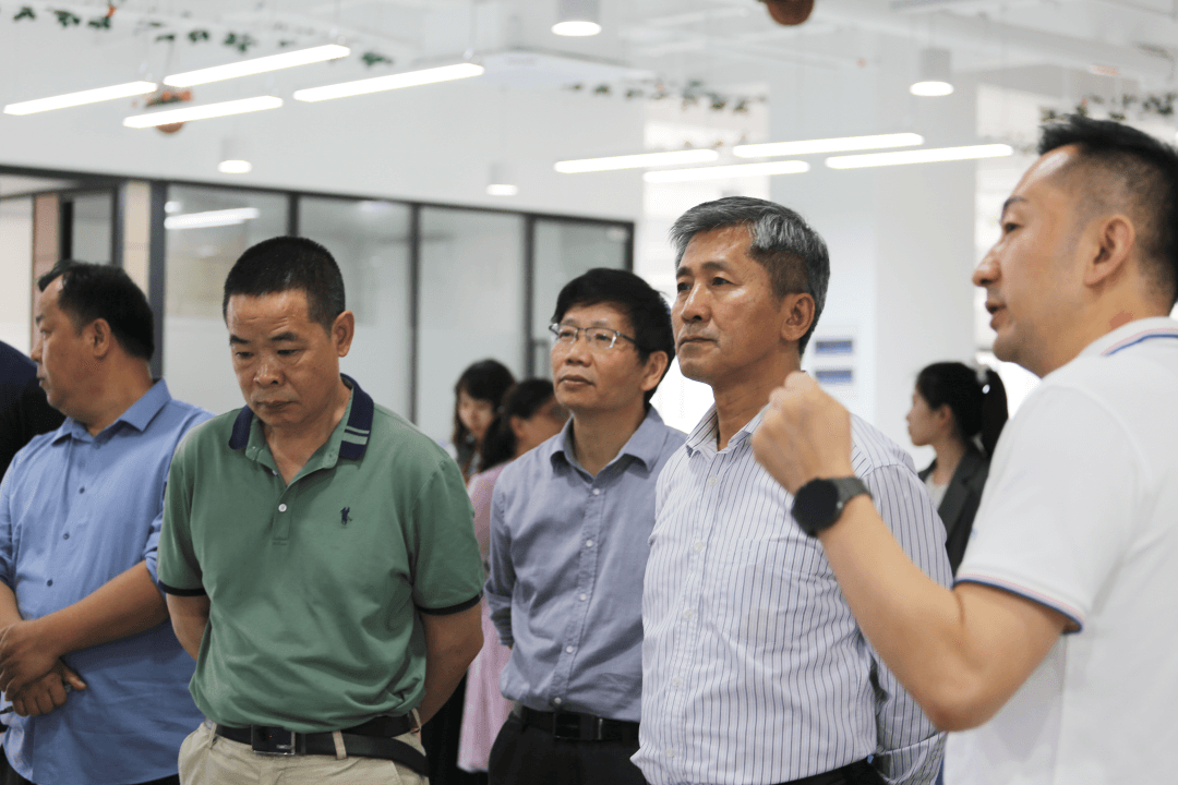 校企共融 同谋发展 | 我校副校长郭士正一行走访火炬石墨烯新材料产业园多家企业