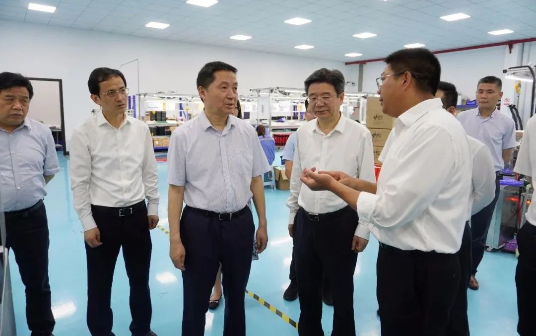 工业和信息化部科技司范书建副司长一行考察浙江省石墨烯制造业创新中心