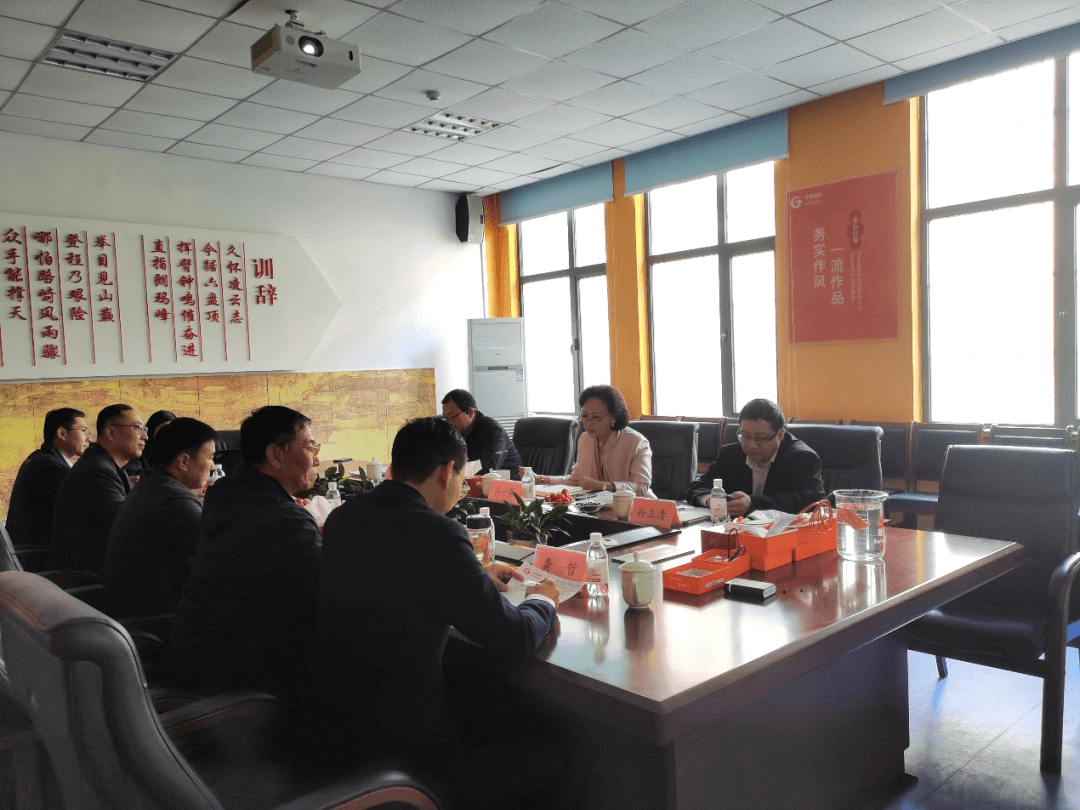 国务院参事、全国政协委员王一莉一行莅临华高墨烯考察指导工作