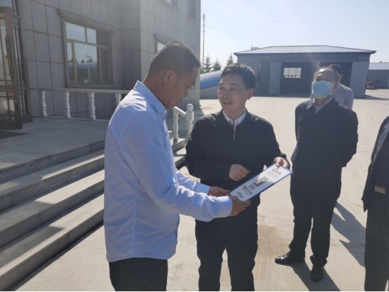 黑龙江省鹤岗市市委常委 副市长陈苏一行莅临华升集团为首批诚信企业授码并参观指导