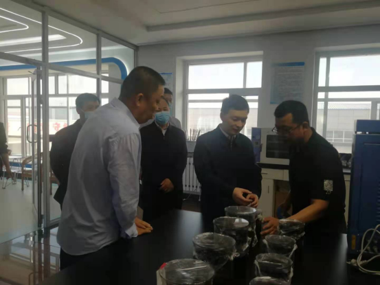 黑龙江省鹤岗市市委常委 副市长陈苏一行莅临华升集团为首批诚信企业授码并参观指导