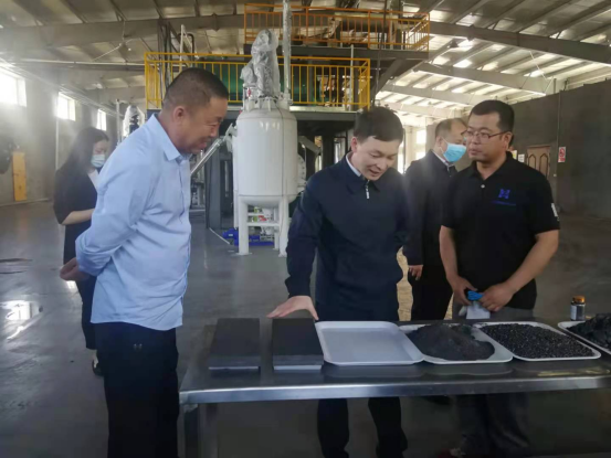 黑龙江省鹤岗市市委常委 副市长陈苏一行莅临华升集团为首批诚信企业授码并参观指导