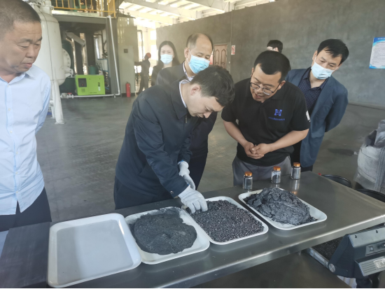 黑龙江省鹤岗市市委常委 副市长陈苏一行莅临华升集团为首批诚信企业授码并参观指导